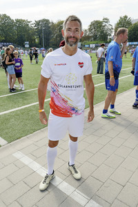 Benefiz-Fußballspiel 'Kicken mit Herz' 2024 in Hamburg