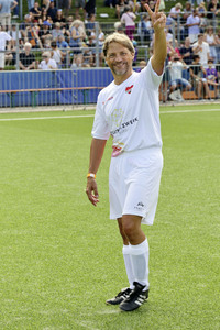 Benefiz-Fußballspiel 'Kicken mit Herz' 2024 in Hamburg