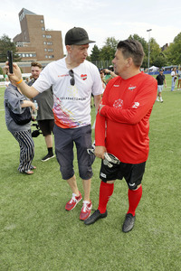 Benefiz-Fußballspiel 'Kicken mit Herz' 2024 in Hamburg