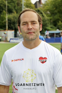 Benefiz-Fußballspiel 'Kicken mit Herz' 2024 in Hamburg