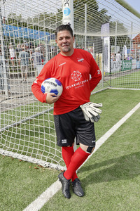 Benefiz-Fußballspiel 'Kicken mit Herz' 2024 in Hamburg