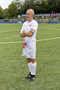 Benefiz-Fußballspiel 'Kicken mit Herz' 2024 in Hamburg