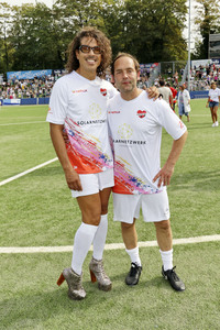 Benefiz-Fußballspiel 'Kicken mit Herz' 2024 in Hamburg