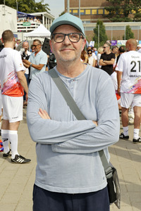 Benefiz-Fußballspiel 'Kicken mit Herz' 2024 in Hamburg