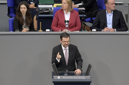 185. Sitzung des Deutschen Bundestages in Berlin