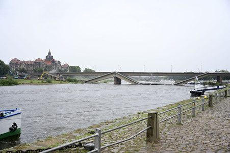Eingestürzte Carolabrücke in Dresden