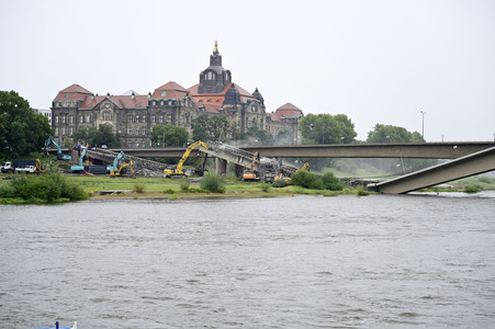 Eingestürzte Carolabrücke in Dresden