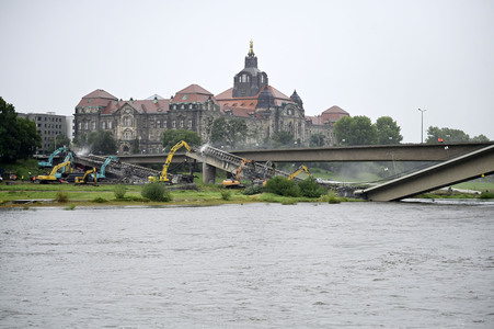 Eingestürzte Carolabrücke in Dresden