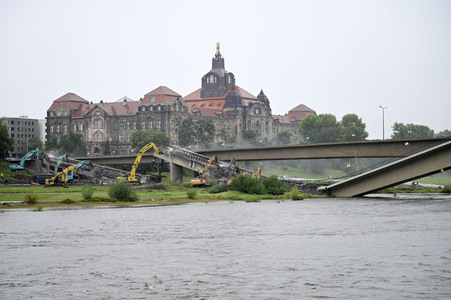 Eingestürzte Carolabrücke in Dresden