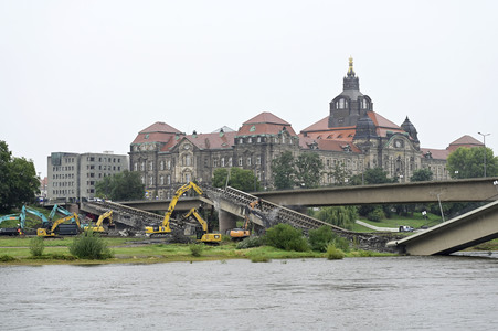 Eingestürzte Carolabrücke in Dresden