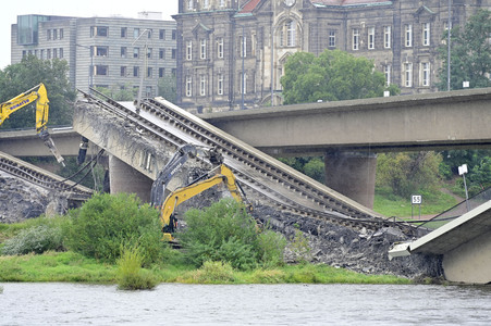 Eingestürzte Carolabrücke in Dresden
