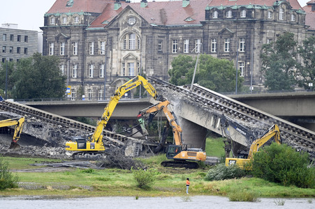 Eingestürzte Carolabrücke in Dresden