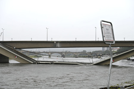 Eingestürzte Carolabrücke in Dresden