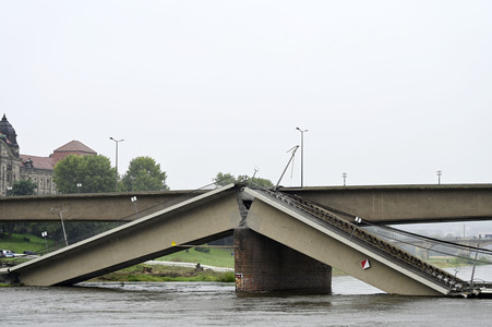 Eingestürzte Carolabrücke in Dresden