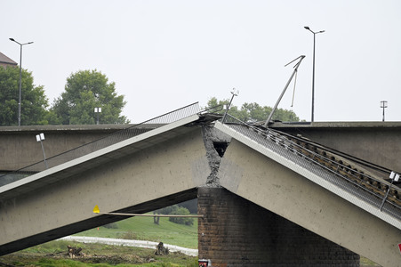 Eingestürzte Carolabrücke in Dresden
