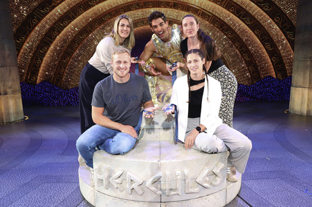 Medaillengewinner besuchen das Musical 'Hercules' in Hamburg