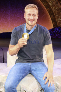 Medaillengewinner besuchen das Musical 'Hercules' in Hamburg