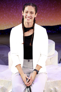 Medaillengewinner besuchen das Musical 'Hercules' in Hamburg