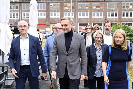 Christian Lindner zu Besuch im ABB-Ausbildungszentrum Berlin-Pankow