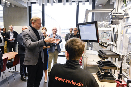 Christian Lindner zu Besuch im ABB-Ausbildungszentrum Berlin-Pankow