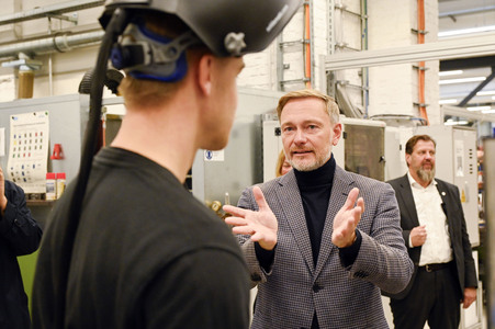 Christian Lindner zu Besuch im ABB-Ausbildungszentrum Berlin-Pankow