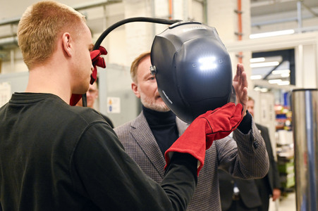 Christian Lindner zu Besuch im ABB-Ausbildungszentrum Berlin-Pankow