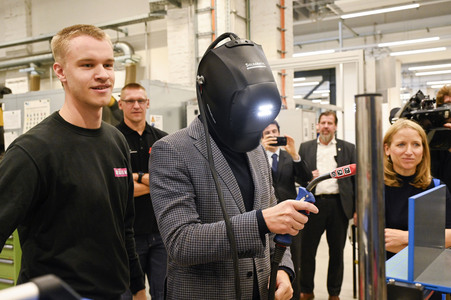 Christian Lindner zu Besuch im ABB-Ausbildungszentrum Berlin-Pankow