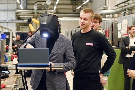 Christian Lindner zu Besuch im ABB-Ausbildungszentrum Berlin-Pankow