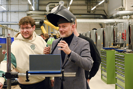 Christian Lindner zu Besuch im ABB-Ausbildungszentrum Berlin-Pankow