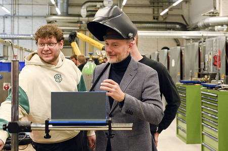 Christian Lindner zu Besuch im ABB-Ausbildungszentrum Berlin-Pankow