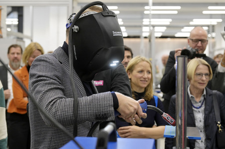 Christian Lindner zu Besuch im ABB-Ausbildungszentrum Berlin-Pankow