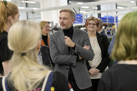 Christian Lindner zu Besuch im ABB-Ausbildungszentrum Berlin-Pankow