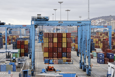 Symbolfoto Container-Hafen