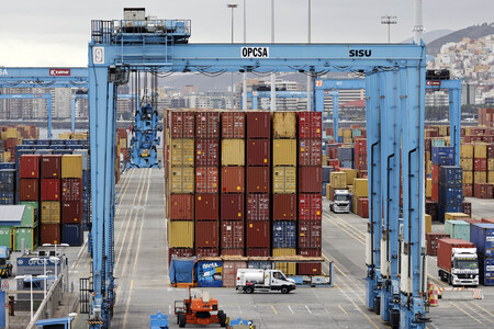 Symbolfoto Container-Hafen