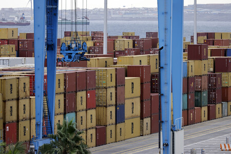 Symbolfoto Container-Hafen