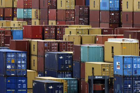 Symbolfoto Container-Hafen