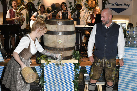 Wiesn Anstich 2024 im Hofbräu Berlin