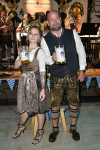 Wiesn Anstich 2024 im Hofbräu Berlin