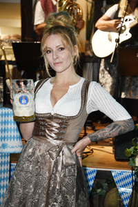 Wiesn Anstich 2024 im Hofbräu Berlin