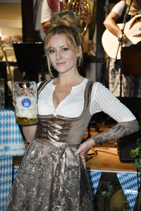 Wiesn Anstich 2024 im Hofbräu Berlin