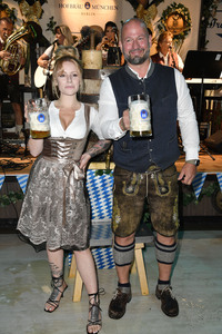 Wiesn Anstich 2024 im Hofbräu Berlin