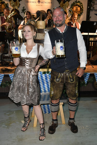 Wiesn Anstich 2024 im Hofbräu Berlin