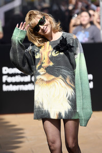 Ankunft von Najwa Nimri auf dem San Sebastian International Film Festival 2024