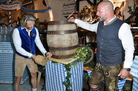 Wiesn Anstich 2024 im Hofbräu Berlin