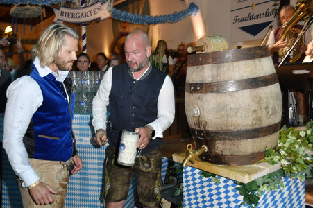 Wiesn Anstich 2024 im Hofbräu Berlin