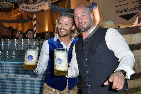 Wiesn Anstich 2024 im Hofbräu Berlin