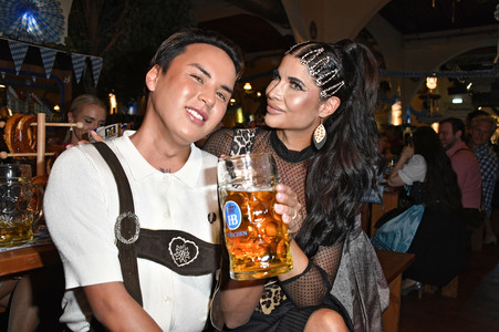 Wiesn Anstich 2024 im Hofbräu Berlin