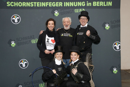Spendenscheck-Übergabe mit Dieter Hallervorden in Berlin