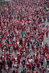 Weihnachtsmann Solidaritätslauf in Madrid
