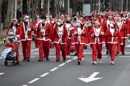 Weihnachtsmann Solidaritätslauf in Madrid